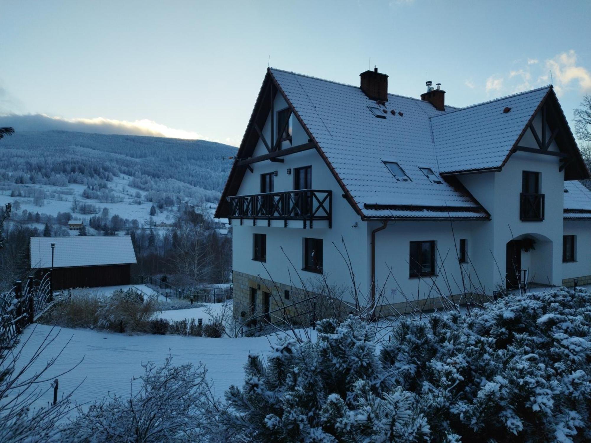 Apartamety I Pokoje Goscinne Na Jaskolczej Świeradów-Zdrój Exteriör bild