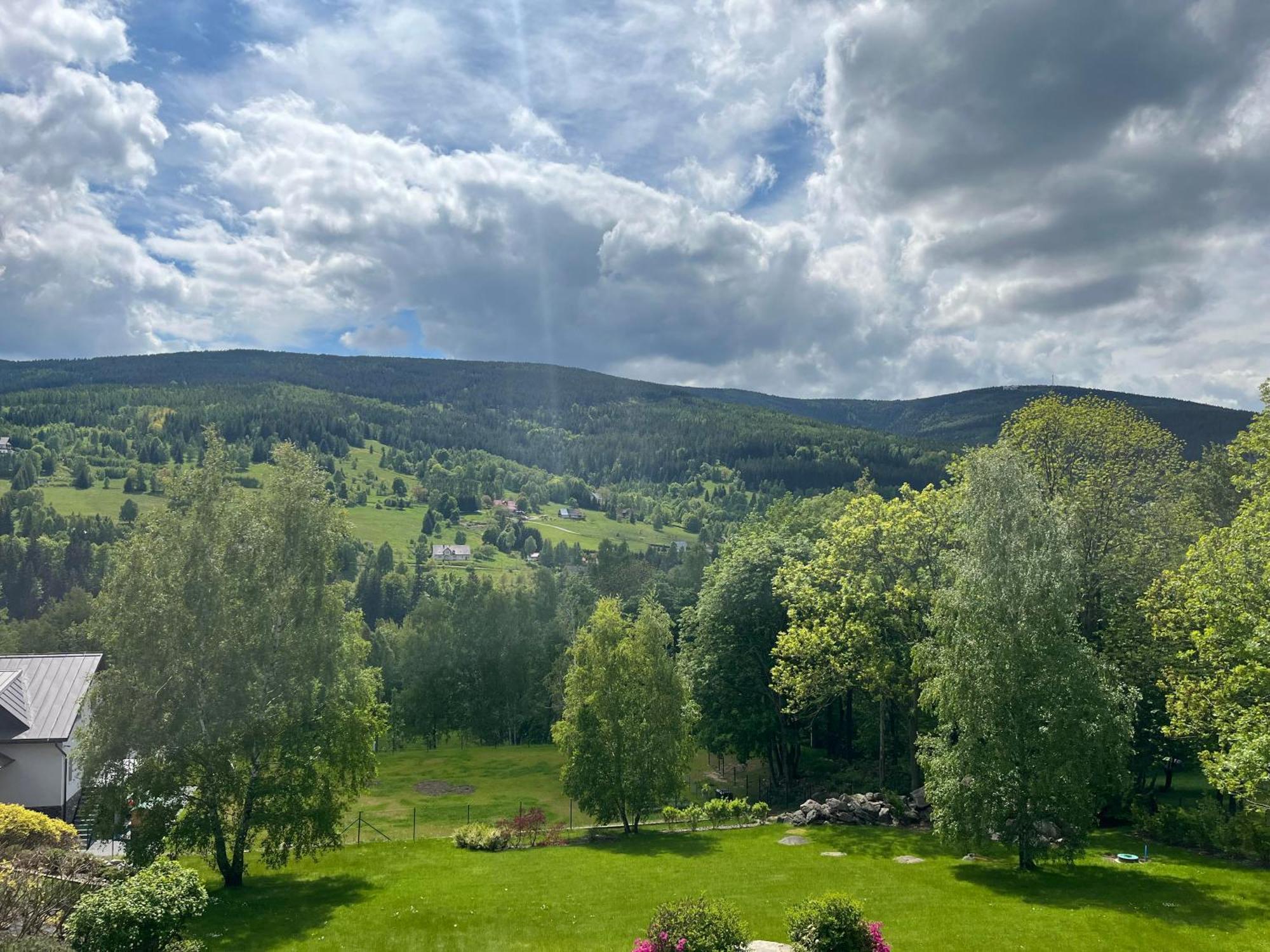 Apartamety I Pokoje Goscinne Na Jaskolczej Świeradów-Zdrój Exteriör bild